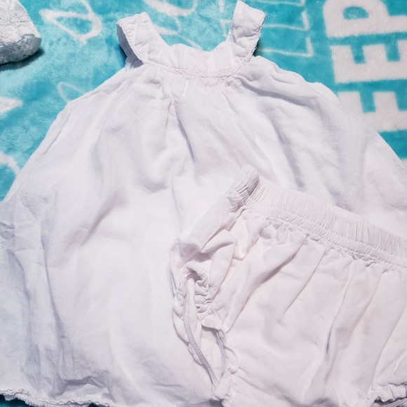 Dresses - Picture 4 of 5